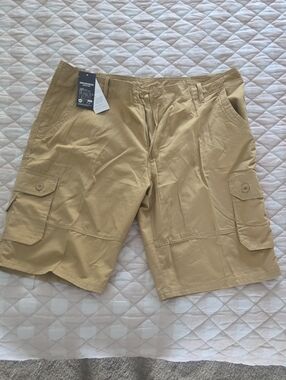 Men's Cargo Shorts in Khaki